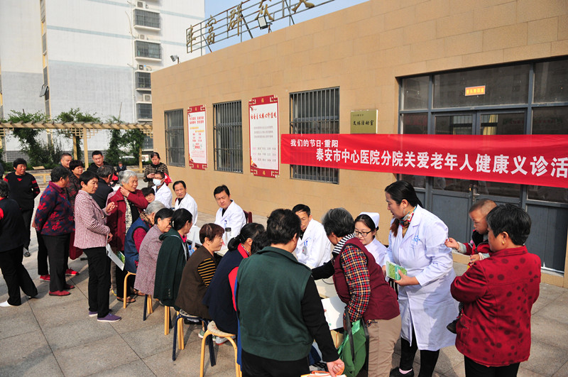 5 义诊活动现场.jpg