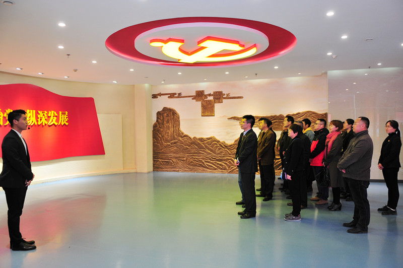 1-1 现场参观.jpg