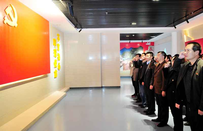 1-3 现场参观.jpg