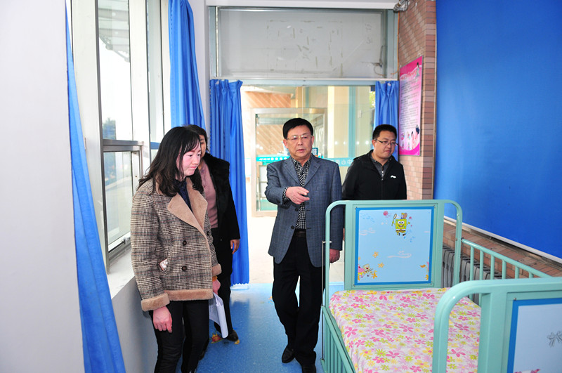 3 市创城领导小组工作人员实地督导（魏峰 摄影）.jpg